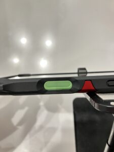 フィルム付箋を貼り付けた後、スマホケースを装着した画像