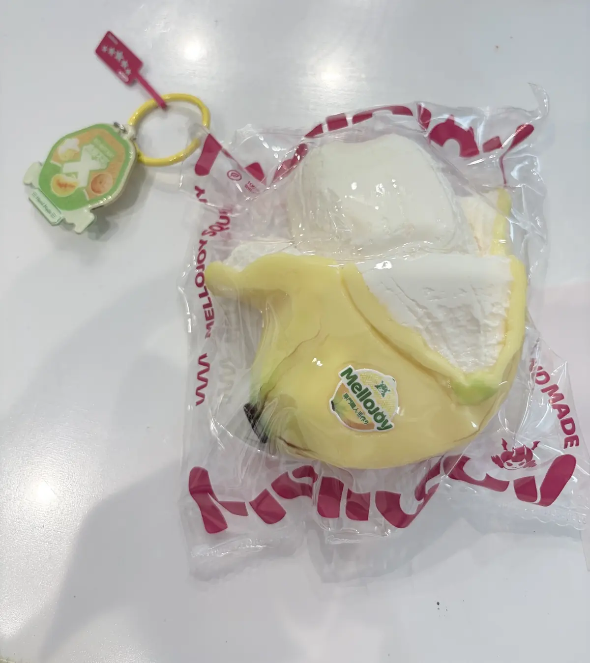 Mellojoyフルーツマーケットのベイビーバナナを袋に入れた状態